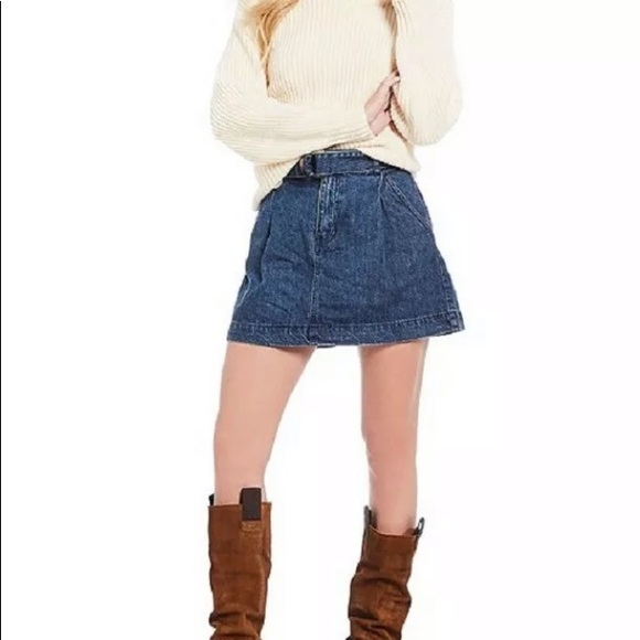 FREE PEOPLE Size 25 "Mid Indigo Wash" Belted Denim Skirt Mini Classic $78 NEW - Picture 1 of 13
